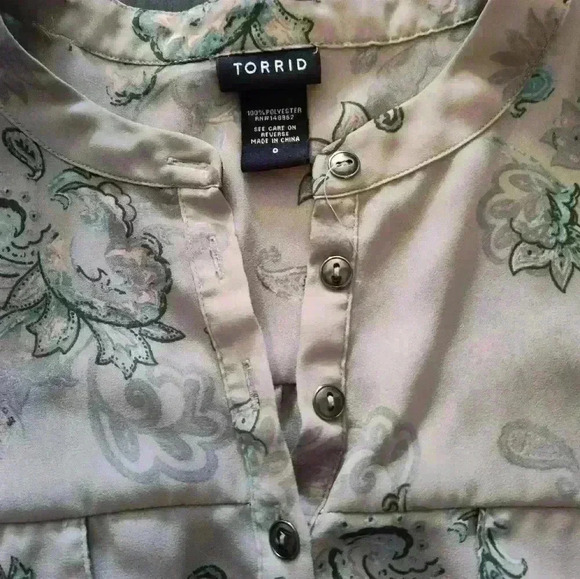 Torrid sleeveless light weight top size 0X #122 - Picture 2 of 3